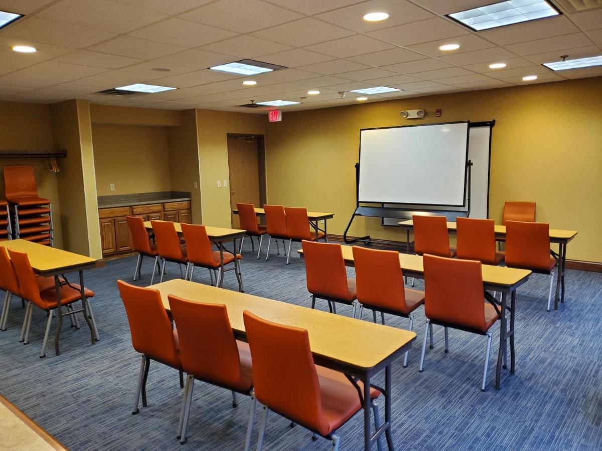 Holiday Inn Express Hotel & Suites Mattoon By Ihg Bagian luar foto