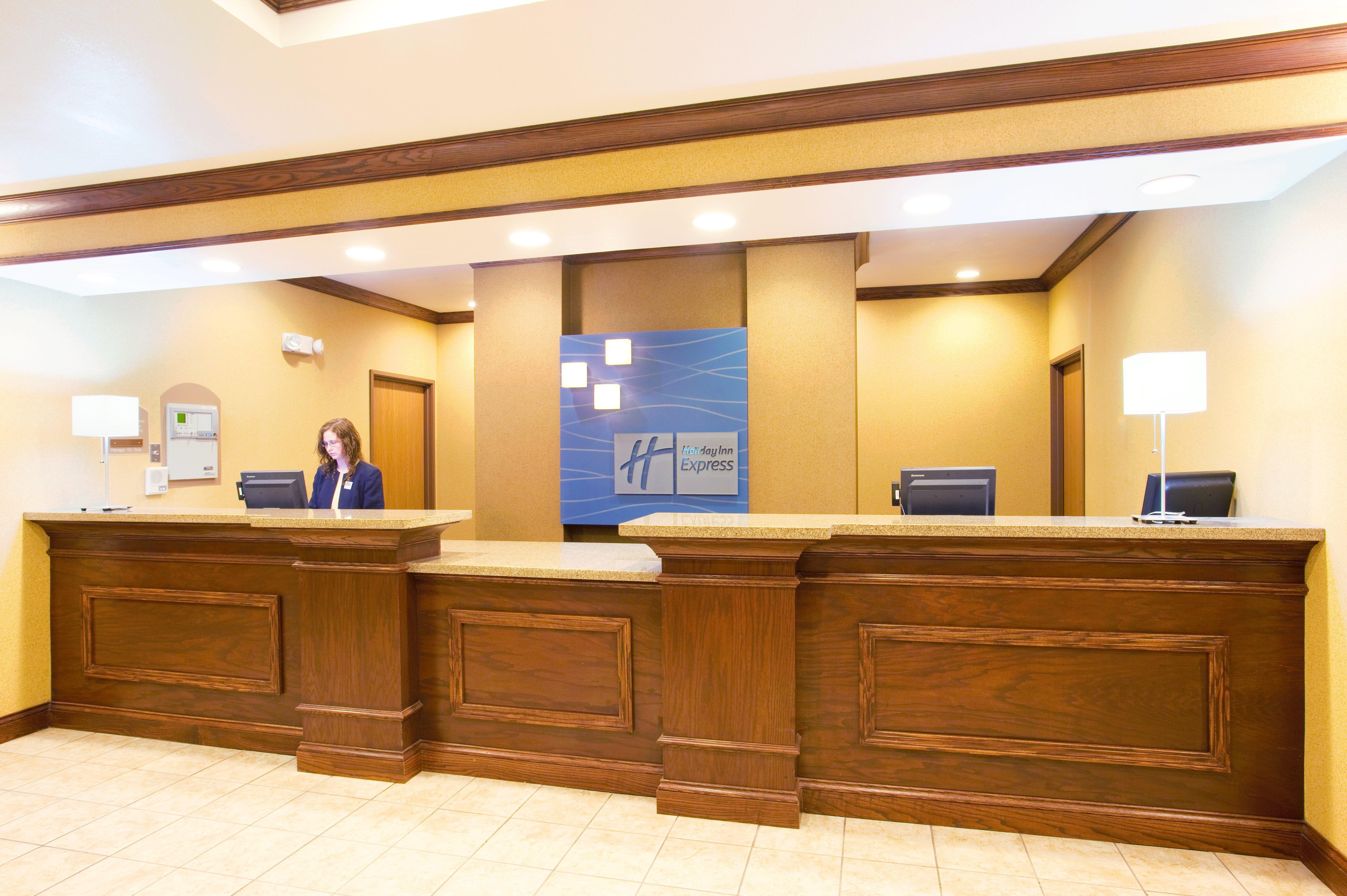 Holiday Inn Express Hotel & Suites Mattoon By Ihg Bagian luar foto