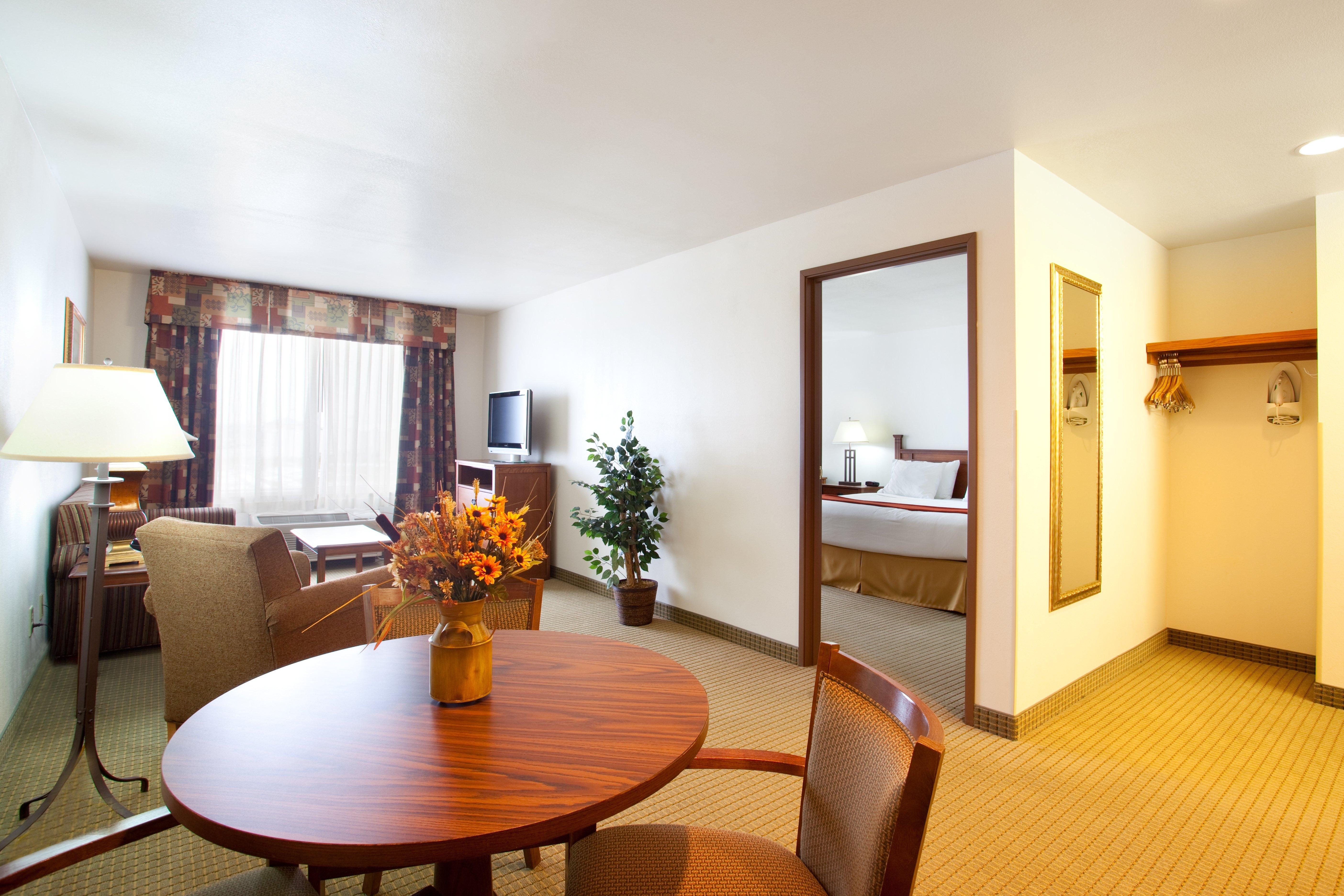 Holiday Inn Express Hotel & Suites Mattoon By Ihg Bagian luar foto