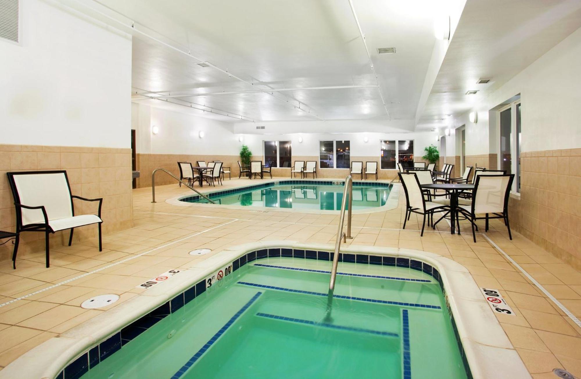 Holiday Inn Express Hotel & Suites Mattoon By Ihg Bagian luar foto
