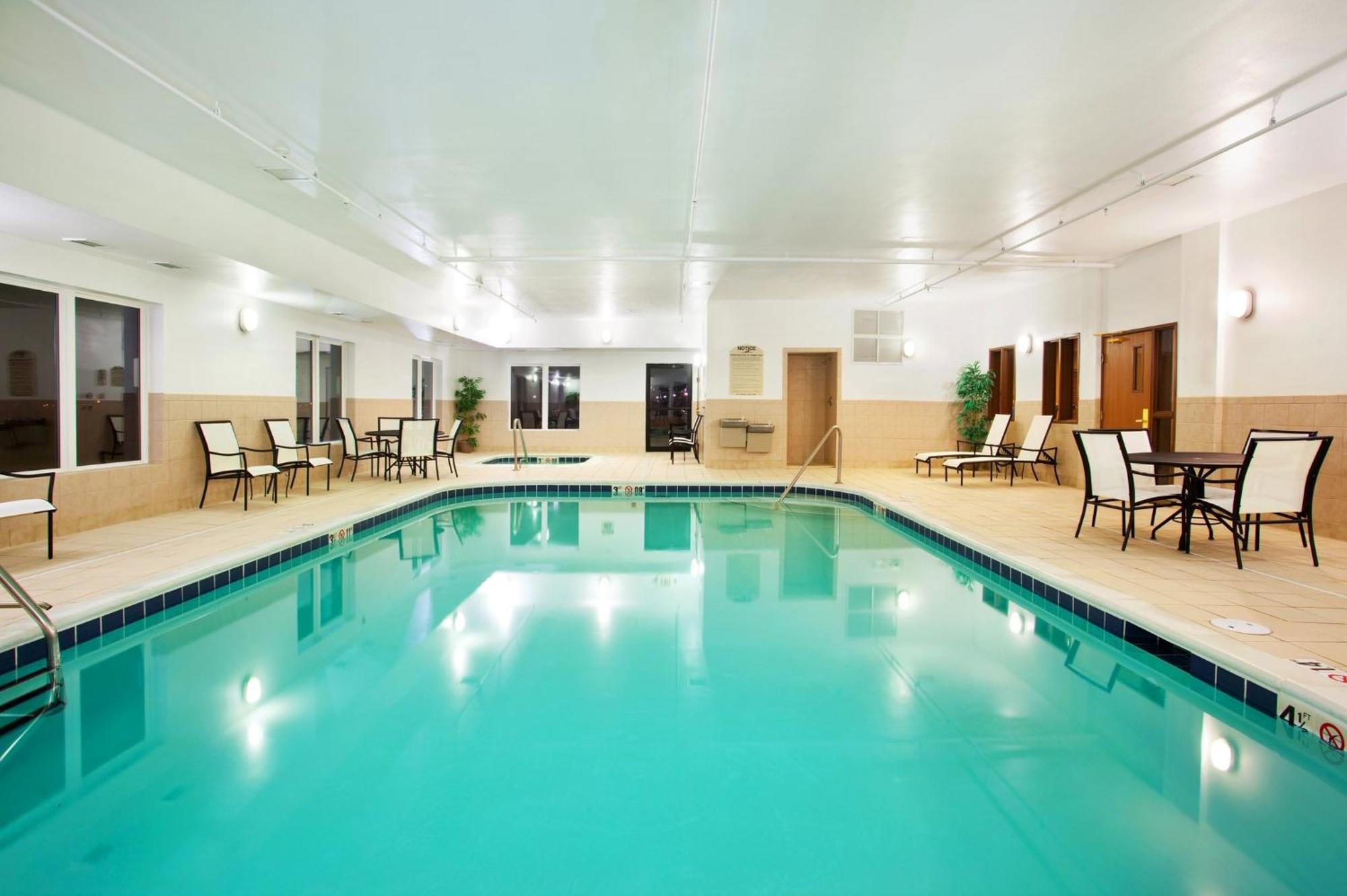 Holiday Inn Express Hotel & Suites Mattoon By Ihg Bagian luar foto
