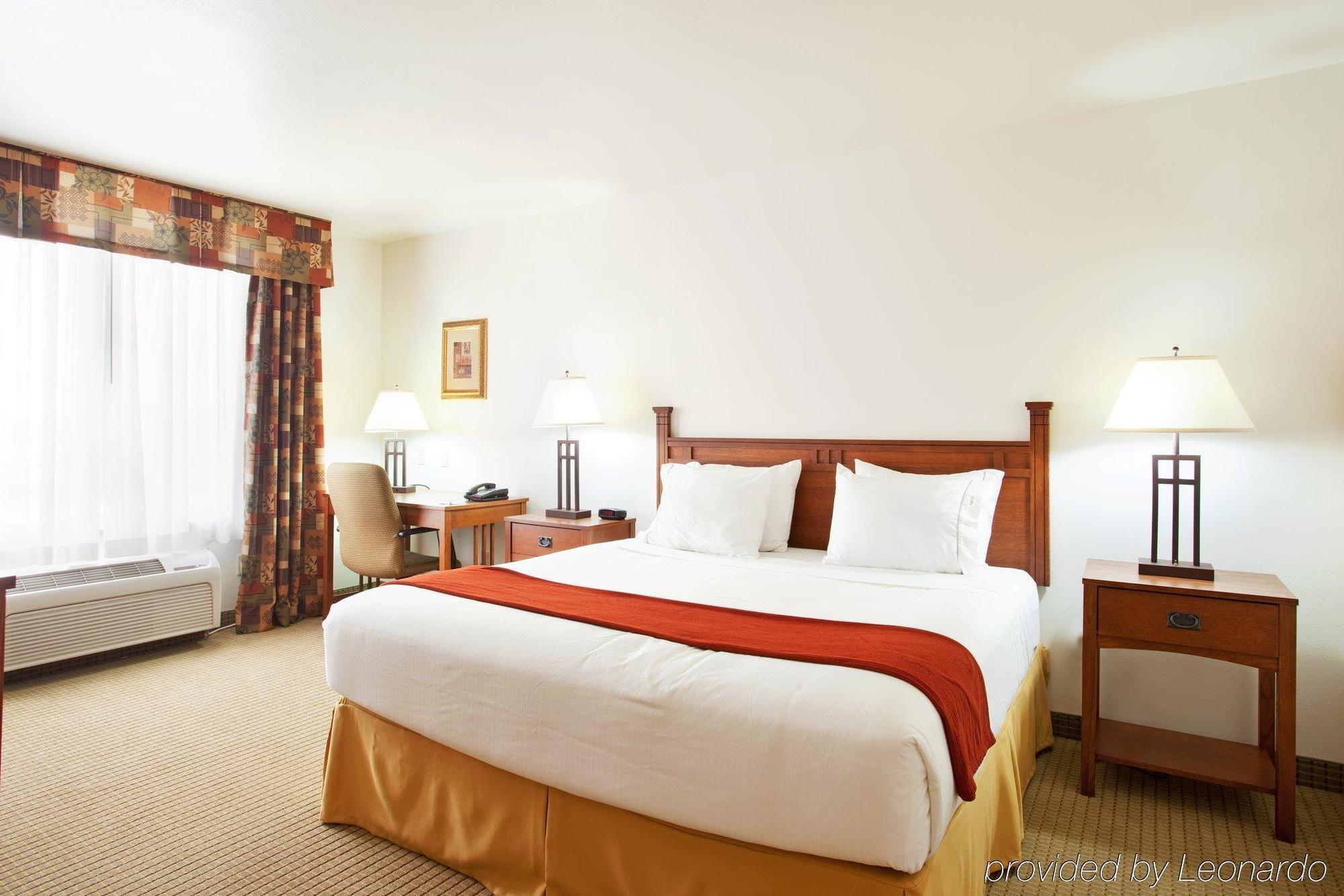 Holiday Inn Express Hotel & Suites Mattoon By Ihg Bagian luar foto